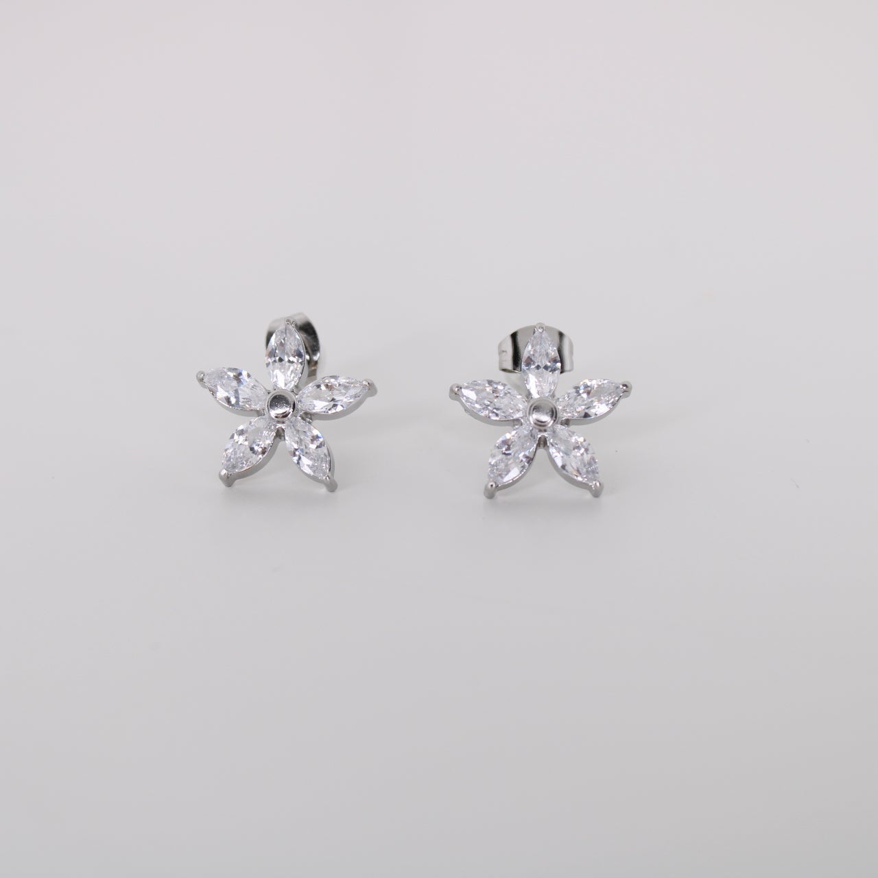 Clous d'oreilles Lyra