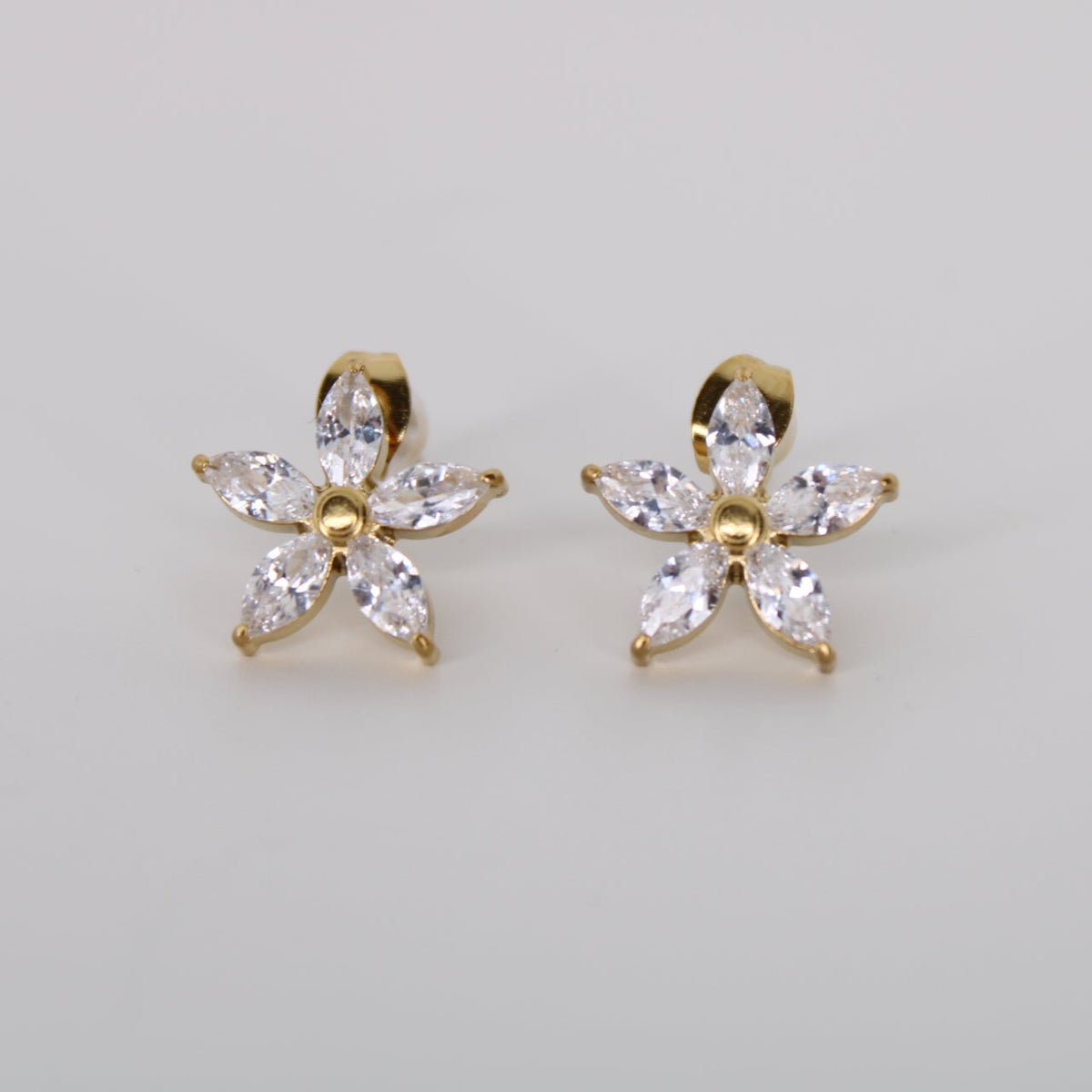 Clous d'oreilles Lyra