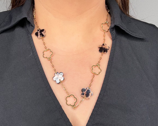Collier Laura