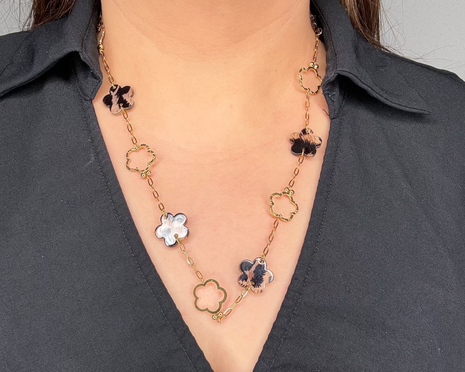 Collier Laura